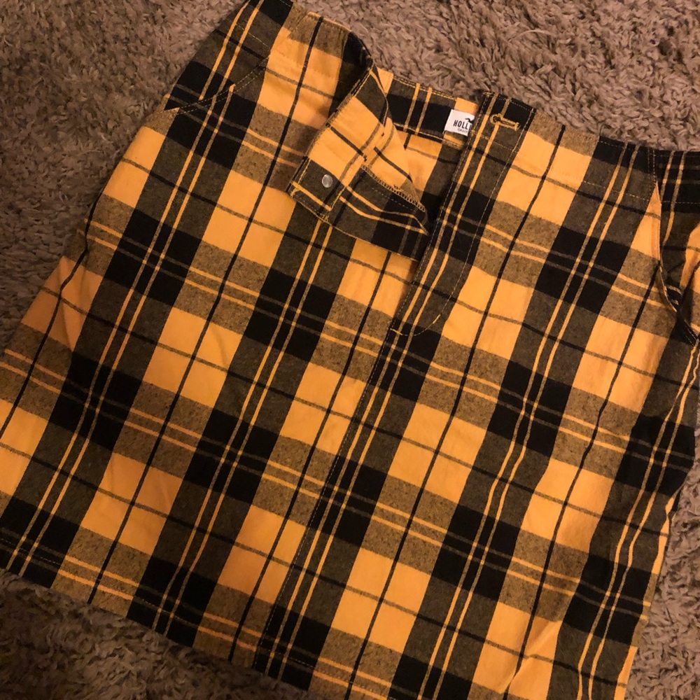 Patterned mini skirt